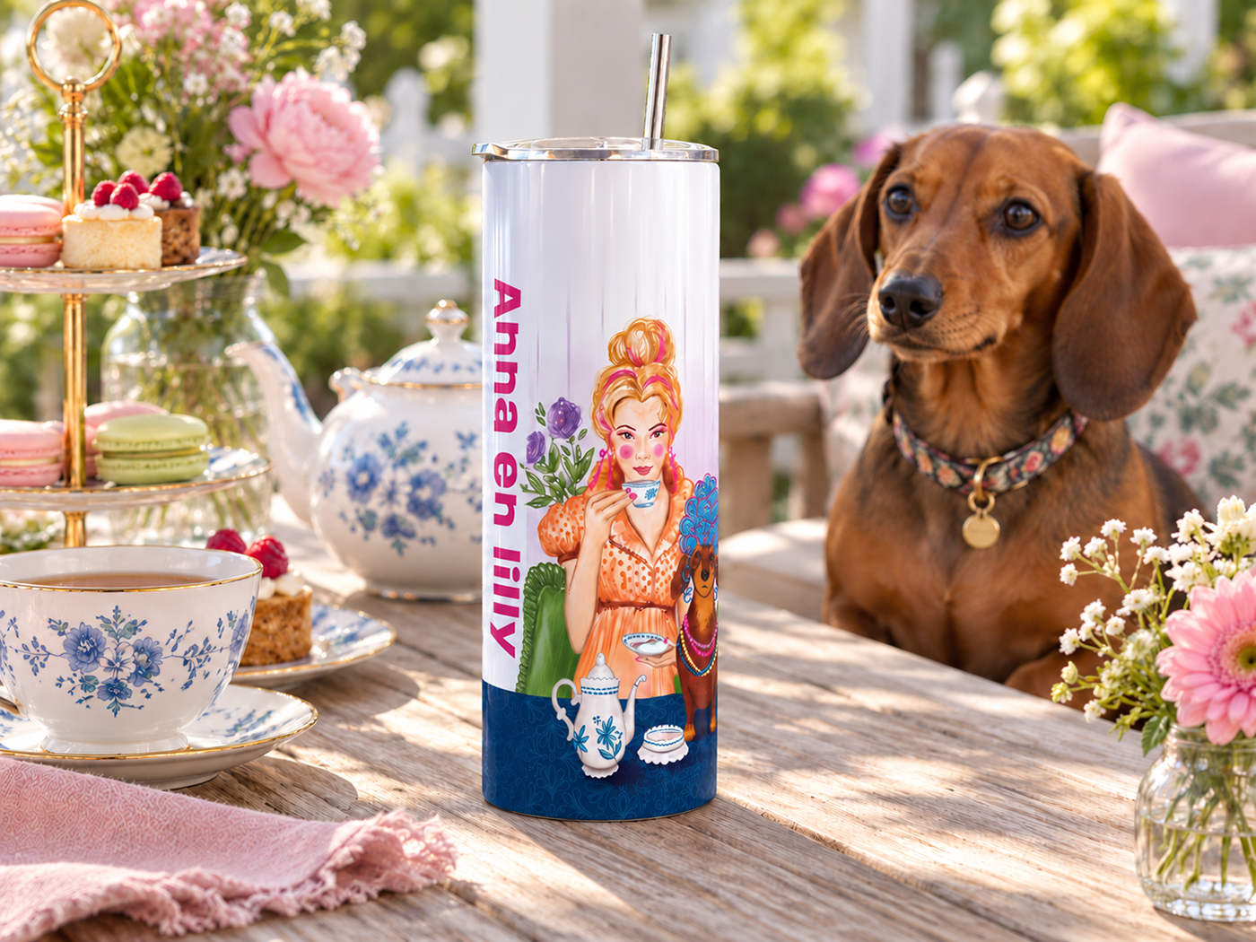 Gepersonaliseerde tumbler High Tea op tafel met teckel